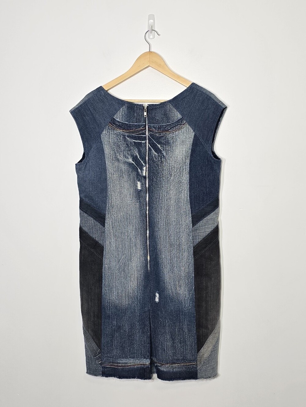 Handcrafted Multiple Tone Blue Denim Jeans Sleeveless Zip Back Deep VNeck Dress - Picture 6 of 12